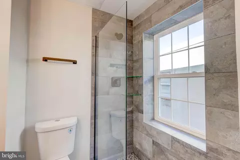 Bath - 2414 Callow Ave, Baltimore, MD 21217 photo 6 of 13