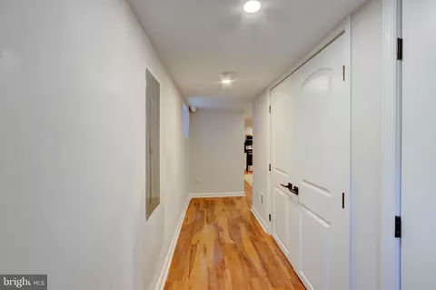 Entry Way - 2414 Callow Ave, Baltimore, MD 21217 photo 3 of 13