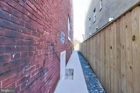 Entry Way - 2414 Callow Ave, Baltimore, MD 21217 photo 1 of 13