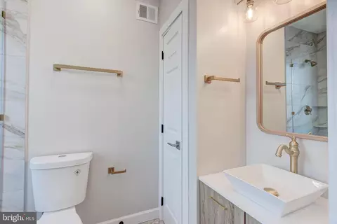 Bath - 2414 Callow Ave, Baltimore, MD 21217 photo 1 of 13