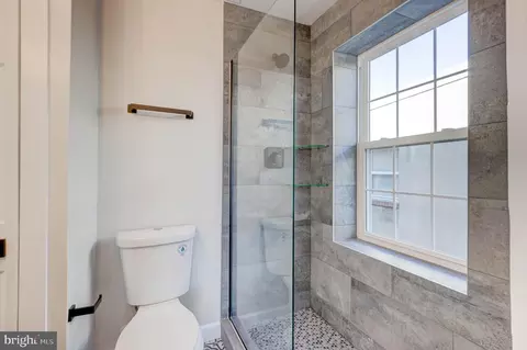 Bath - 2414 Callow Ave, Baltimore, MD 21217 photo 4 of 13
