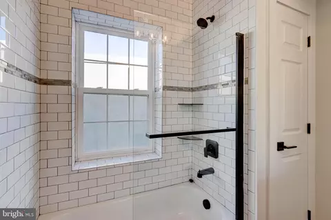 Bath - 2414 Callow Ave, Baltimore, MD 21217 photo 13 of 13