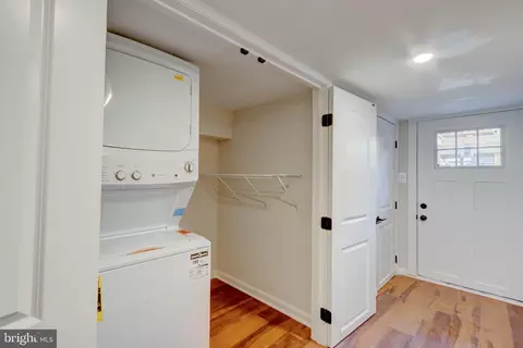 Entry Way - 2414 Callow Ave, Baltimore, MD 21217 photo 4 of 13