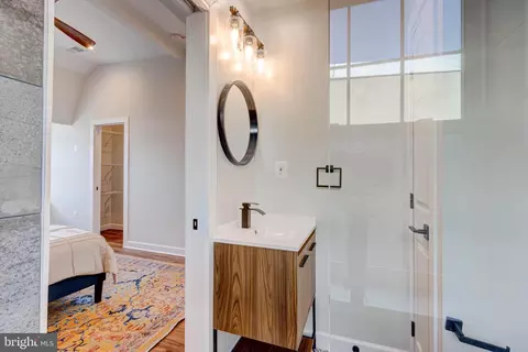 Bath - 2414 Callow Ave, Baltimore, MD 21217 photo 5 of 13