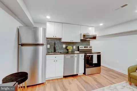 Kitchen - 2414 Callow Ave, Baltimore, MD 21217 photo 4 of 7