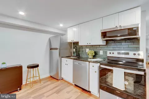 Kitchen - 2414 Callow Ave, Baltimore, MD 21217 photo 2 of 7