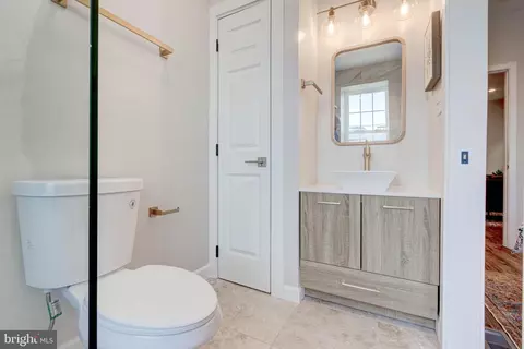 Bath - 2414 Callow Ave, Baltimore, MD 21217 photo 3 of 13
