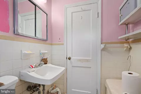 Bath - 4524 Shamrock Ave, Baltimore, MD 21206 photo 3 of 5