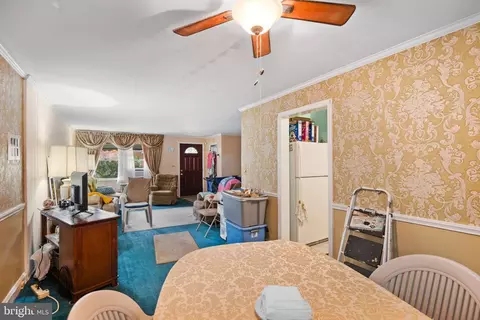 Entry Way - 4524 Shamrock Ave, Baltimore, MD 21206 photo 3 of 5