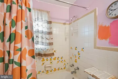 Bath - 4524 Shamrock Ave, Baltimore, MD 21206 photo 1 of 5