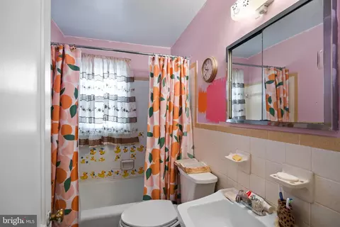 Bath - 4524 Shamrock Ave, Baltimore, MD 21206 photo 2 of 5