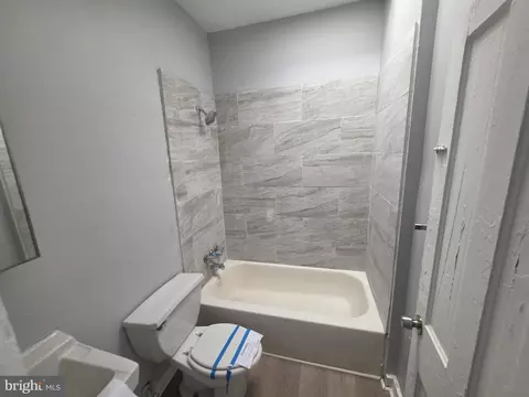 Bath - 2846 Harlem Ave, Baltimore, MD 21216 photo 1 of 1