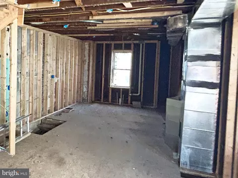 Entry Way - 3716 Boarman Ave, Baltimore, MD 21215 photo 2 of 4