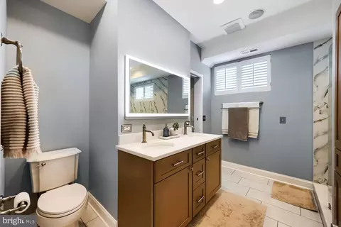 Bath - 1457 Covington St, Baltimore, MD 21230 photo 3 of 6