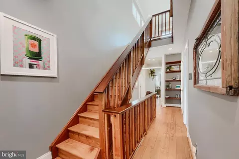 Entry Way - 1457 Covington St, Baltimore, MD 21230 photo 3 of 4