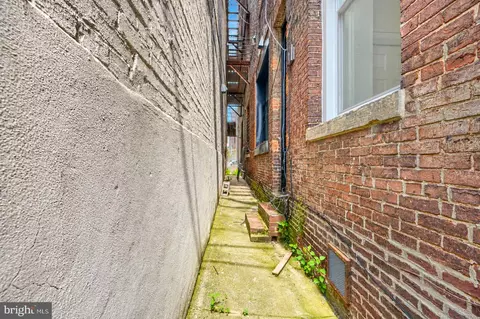 Entry Way - 144 E Clement St E #A, Baltimore, MD 21230 photo 3 of 8