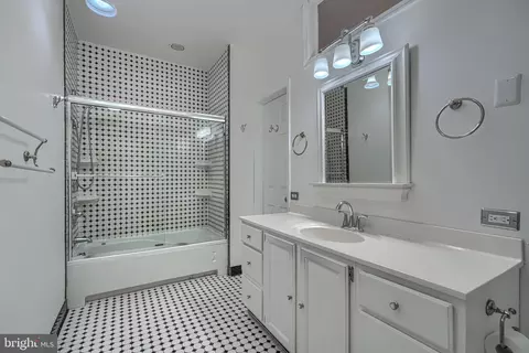 Bath - 144 E Clement St E #A, Baltimore, MD 21230 photo 3 of 5
