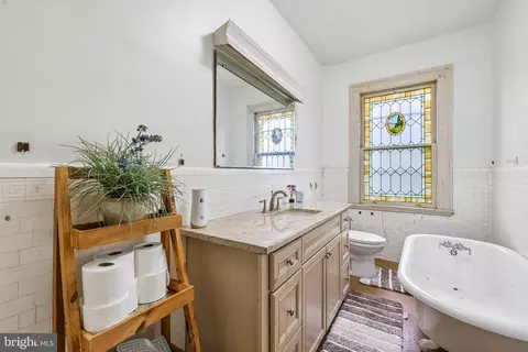 Bath - 2616 Talbot Rd, Baltimore, MD 21216 photo 3 of 5