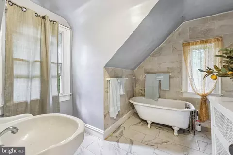 Bath - 2616 Talbot Rd, Baltimore, MD 21216 photo 1 of 5
