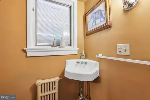 Bath - 2616 Talbot Rd, Baltimore, MD 21216 photo 2 of 5