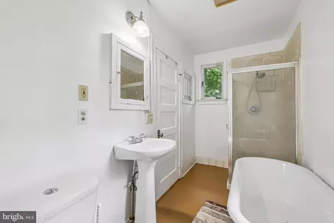 Bath - 2616 Talbot Rd, Baltimore, MD 21216 photo 4 of 5