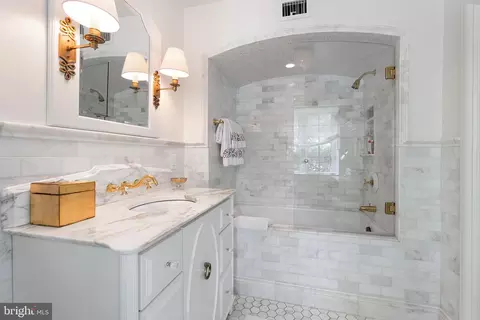 Bath - 102 Cotswold Rd, Baltimore, MD 21210 photo 1 of 2