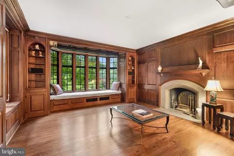 Living - 102 Cotswold Rd, Baltimore, MD 21210 photo 3 of 4
