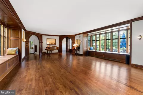 Living - 102 Cotswold Rd, Baltimore, MD 21210 photo 4 of 4