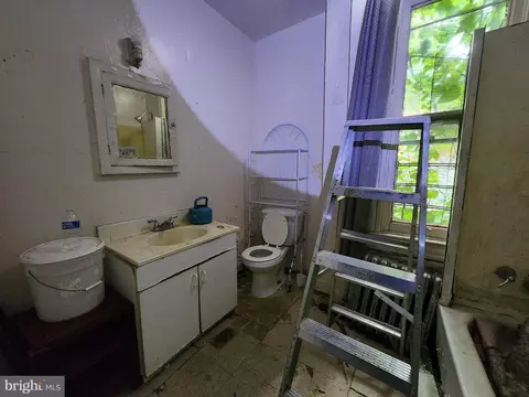 Bath - 1717 W North Ave, Baltimore, MD 21217 photo 1 of 1