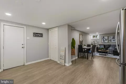 Entry Way - 2801 Joplea Ave, Baltimore, MD 21225 photo 2 of 6