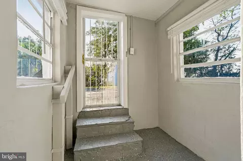 Entry Way - 2801 Joplea Ave, Baltimore, MD 21225 photo 6 of 6