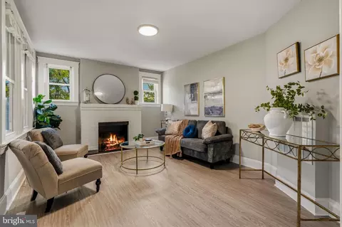 Living - 2801 Joplea Ave, Baltimore, MD 21225 photo 2 of 2