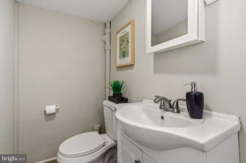 Bath - 2801 Joplea Ave, Baltimore, MD 21225 photo 2 of 2