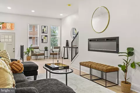 Entry Way - 711 E 20th St, Baltimore, MD 21218 photo 2 of 17
