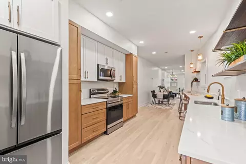 Entry Way - 711 E 20th St, Baltimore, MD 21218 photo 6 of 17