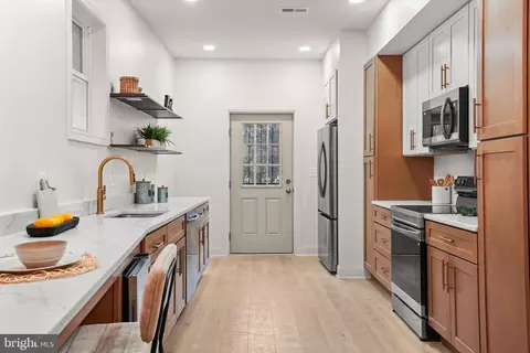 Entry Way - 711 E 20th St, Baltimore, MD 21218 photo 7 of 17