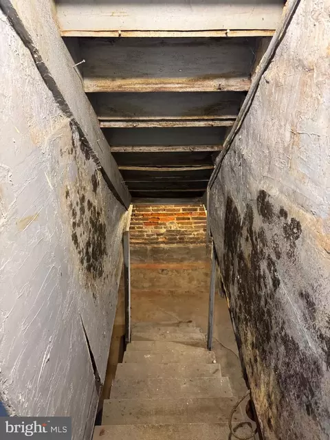 Entry Way - 2023 Walbrook Ave, Baltimore, MD 21217 photo 15 of 15