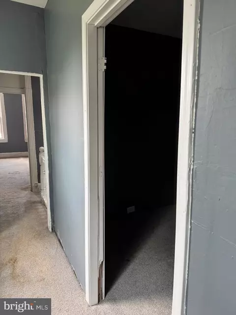 Entry Way - 2023 Walbrook Ave, Baltimore, MD 21217 photo 12 of 15