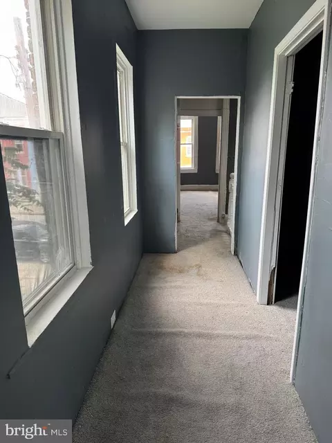 Entry Way - 2023 Walbrook Ave, Baltimore, MD 21217 photo 11 of 15