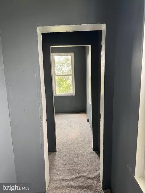 Entry Way - 2023 Walbrook Ave, Baltimore, MD 21217 photo 13 of 15