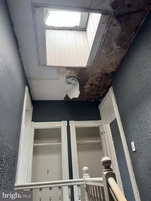 Entry Way - 2023 Walbrook Ave, Baltimore, MD 21217 photo 9 of 15