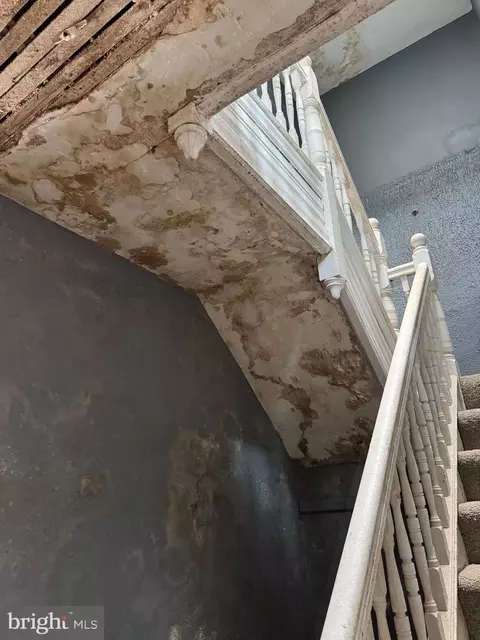 Entry Way - 2023 Walbrook Ave, Baltimore, MD 21217 photo 3 of 15