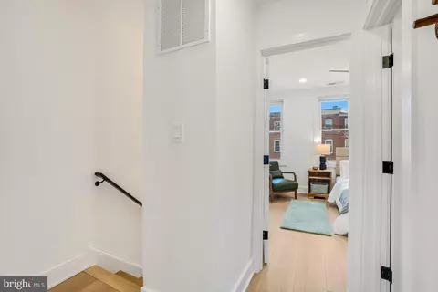 Entry Way - 1237 Hull St UNIT 101, Baltimore, MD 21230 photo 2 of 4