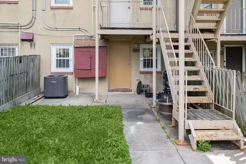 Exterior - 906 N Fulton Ave, Baltimore, MD 21217 photo 2 of 3