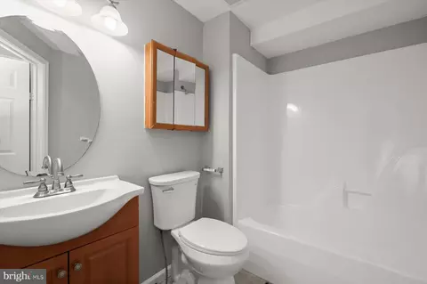 Bath - 906 N Fulton Ave, Baltimore, MD 21217 photo 1 of 3