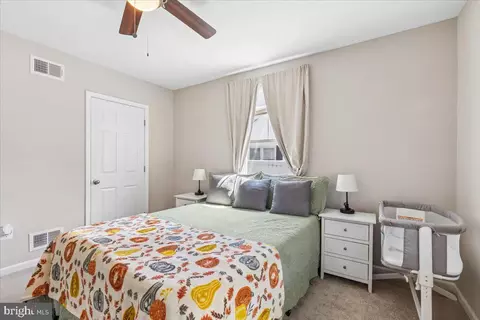 Bedroom - 6307 Eastern Pkwy, Baltimore, MD 21214 photo 3 of 8