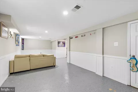 Entry Way - 6307 Eastern Pkwy, Baltimore, MD 21214 photo 5 of 6