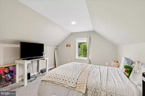 Bedroom - 6307 Eastern Pkwy, Baltimore, MD 21214 photo 7 of 8