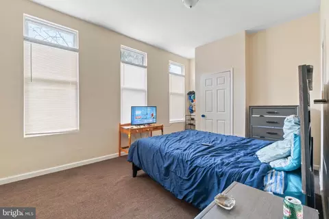 Bedroom - 2018 Mcculloh St, Baltimore, MD 21217 photo 4 of 4