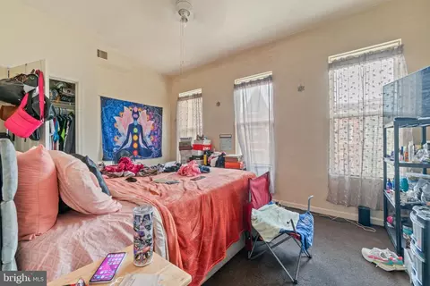 Bedroom - 2018 Mcculloh St, Baltimore, MD 21217 photo 3 of 4